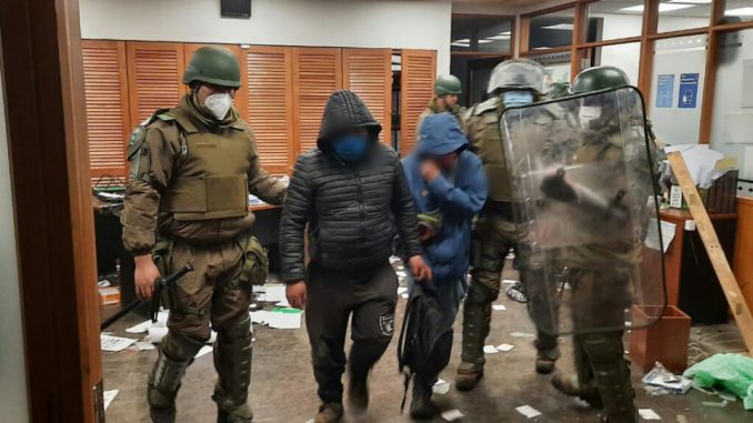 www.prensaciudadana.cl-los-48-detenidos-en-noche-de-violencia-quedaron-en-libertad-detenidos-toma-1