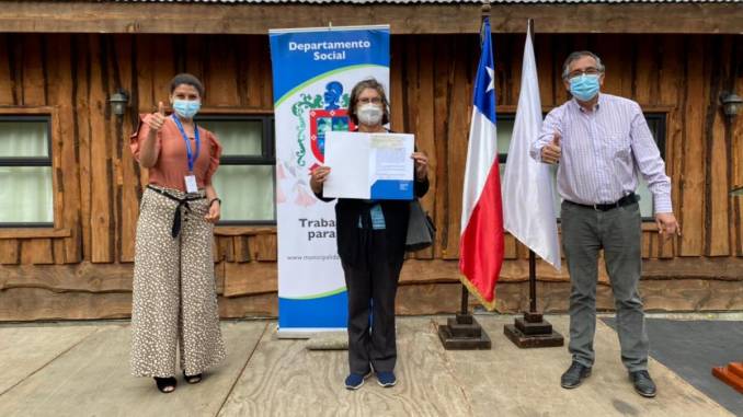 cerca-de-70-millones-se-entregaron-en-loncoche-para-sedes-sociales-entrega-de-cheques