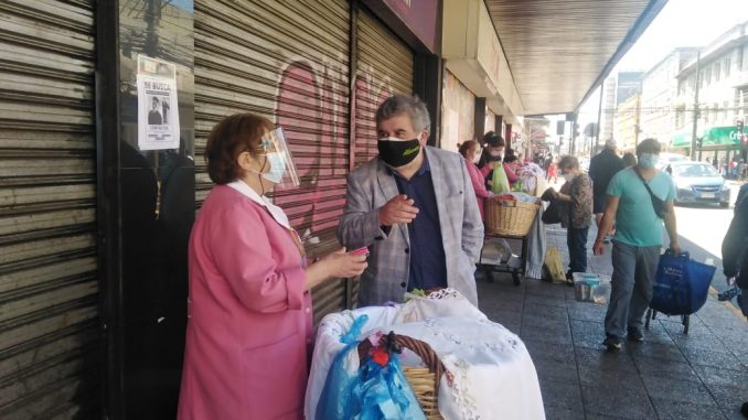 www.prensaciudadana.cl-las-damas-de-rosado-comenzaron-entrega-de-humitas-con-delivery-en-el-centro-de-temuco-humitas