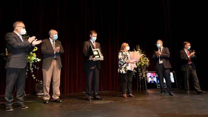 en-su-aniversario-140-temuco-reconoce-a-elicura-chihuailaf-como-ciudadano-ilustre-y-destaca-a-funcionarios-de-centros-de-salud-dsc-7007