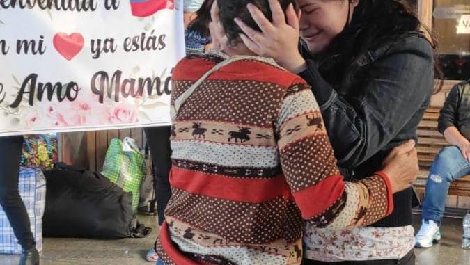 madre-viaja-un-mes-de-venezuela-a-temuco-para-reencontrarse-con-su-hija-que-inicia-quimioterapia-whatsapp-image-2021-02-09-at-6.48.45-am
