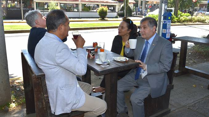 municipio-entrega-permisos-para-que-rubro-gastronomico-pueda-atender-en-calles-de-temuco-dsc-6518