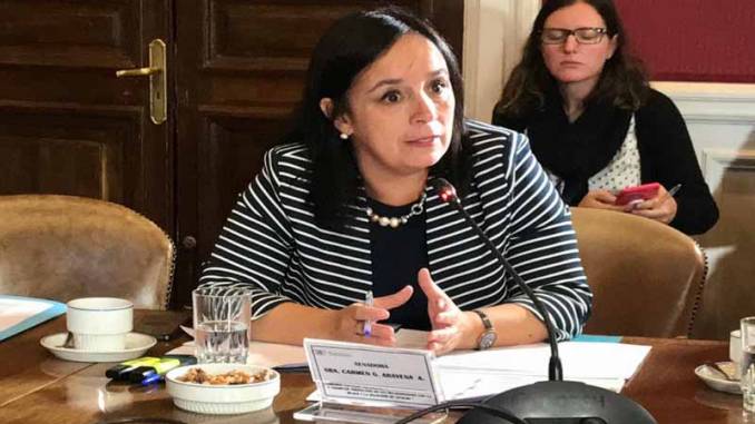 senadora-aravena-todos-debemos-vacunarnos-para-ganar-la-lucha-contra-el-coronavirus-en-chile-senadora2