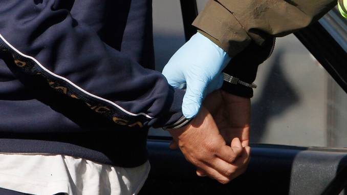 detienen-a-dos-personas-que-se-presume-habrian-participado-en-ataques-incendiarios-654c3be4-tematica-de-detencion-aton.