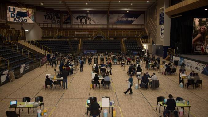 gimnasio-de-la-ufro-es-el-nuevo-centro-de-vacunacion-contra-el-covid-vacunacion4-1