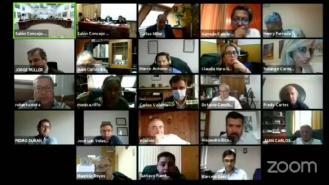 nuevo-alternado-en-pleno-concejo-municipal-ediles-llegan-a-mostrar-sus-papeles-de-antecedentes-concjeo-zoom