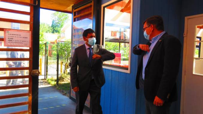 seremi-de-educacion-y-gobernadora-de-cautin-visitaron-el-colegio-augusto-winter-img-4685
