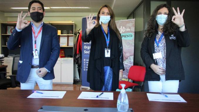 Foto convenio Segegob e Injuv