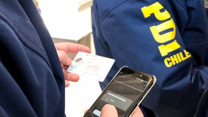 detienen-a-3-personas-portando-permisos-temporales-falsos-en-temuco-pdi-control