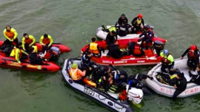 encuentran-los-cuerpos-de-los-dos-desparecidos-en-volcamiento-de-bote-en-huelhueico-rescate-cuerpos