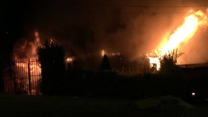feroz-incendio-en-casa-habitacion-de-poblacion-lanin-incendio2