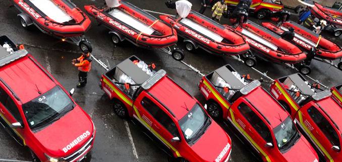 fueron-entregadas-nuevas-camionetas-y-equipamiento-a-bomberos-de-distintas-localidades-de-la-region-equipos-bomberos
