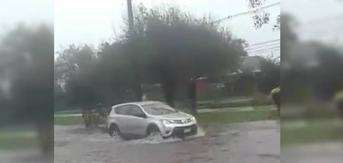 graves-inundaciones-en-av-ines-de-suarez-entre-pablo-neruda-y-perez-canto-inundacion