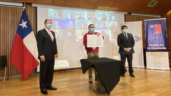 se-realizo-firma-simbolica-de-compromiso-de-los-nuevos-10-liceos-bicentenario-de-la-region-firmacolegios