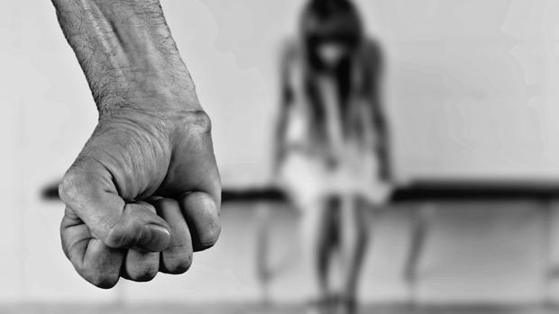 fiscalia-logra-condena-de-5-anos-y-un-dia-de-carcel-efectiva-contra-hombre-que-trato-de-estrangular-a-su-pareja-en-curacautin-violencia-genero-mujer-krv-620x349abc