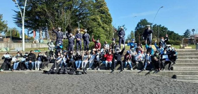 en-villarrica-escolares-participaron-de-operativo-de-limpieza-de-playas-balneario