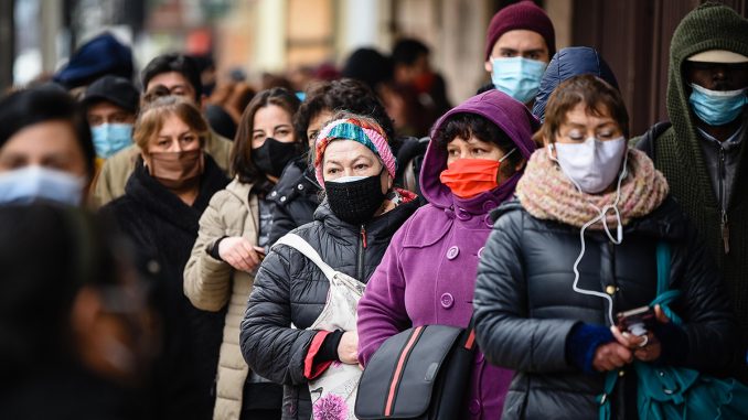 TEMUCO: Largas filas en AFP Provida en el centro de la comuna