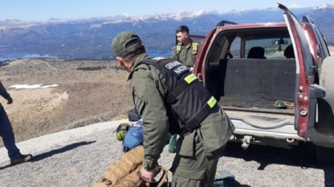 gendarmeria-argentina-detuvo-un-vehiculo-chileno-que-cargaba-municiones-en-neuquen-bateamahuida
