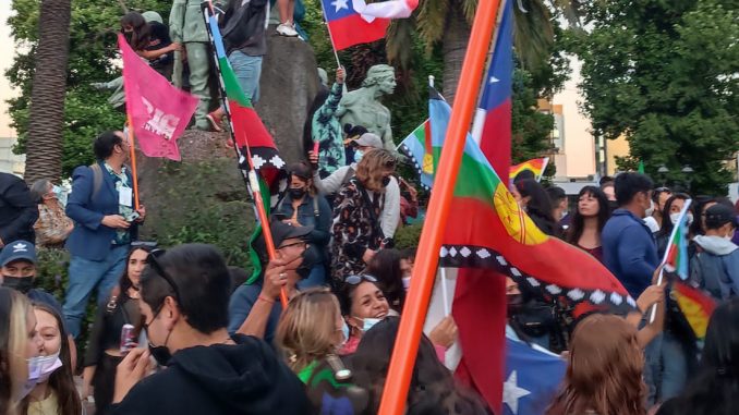 las-caras-del-triunfo-asi-se-vivio-la-jornada-de-celebraciones-en-temuco-gana-boric