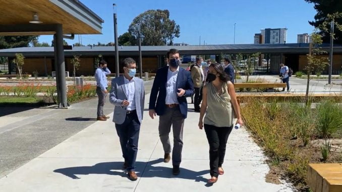 proyecto-financiado-por-el-gobierno-regional-convertira-al-parque-urbano-isla-cautin-en-el-primero-en-chile-en-ser-autosustentable-gobernador-parque