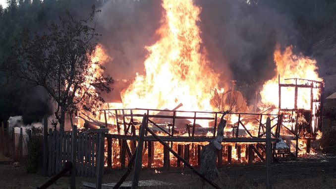 resistencia-mapuche-lafkenche-no-pararemos-ni-con-pinera-ni-con-boric-incendio-contulmo-2