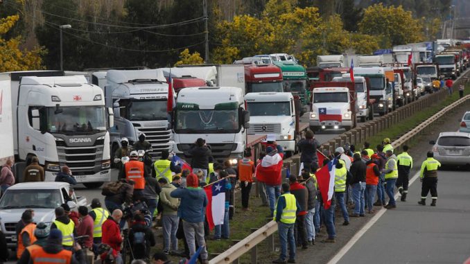 camioneros-pinera-pidio-el-paro-2020-en-medio-de-la-pandemia-camioneros-en-paro