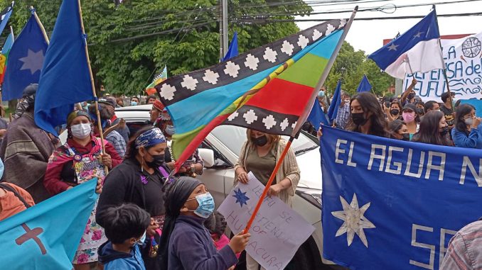 comunidades-mapuche-de-nueva-imperial-cholchol-galvarino-y-temuco-se-manifiestan-contra-proyecto-privado-en-la-region-manifestacion