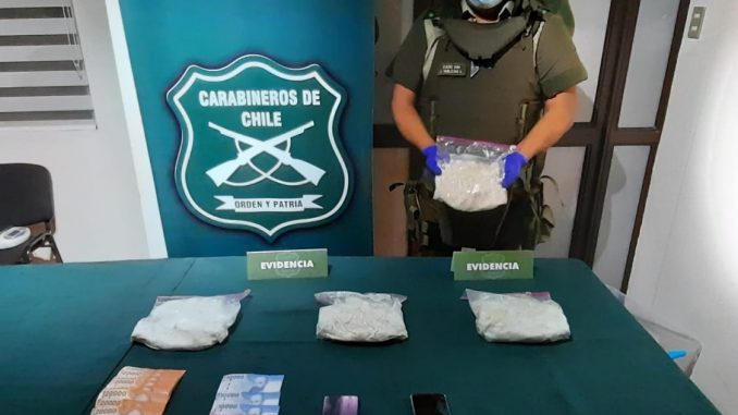 carabineros-del-os-7-con-el-can-antidrogas-flawy-incautan-18-000-dosis-de-pasta-base-en-lautaro-droga2