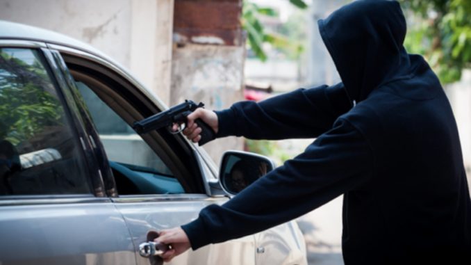 encanonan-a-joven-y-le-roban-su-auto-en-collipulli-portonazo