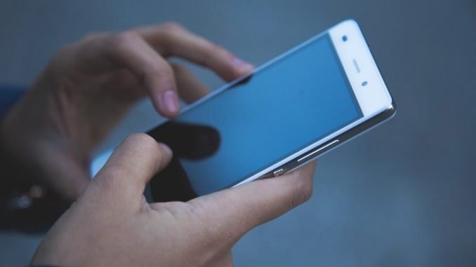 hombre-fue-detenido-por-violacion-a-mujer-que-conocio-por-las-redes-sociales-celular
