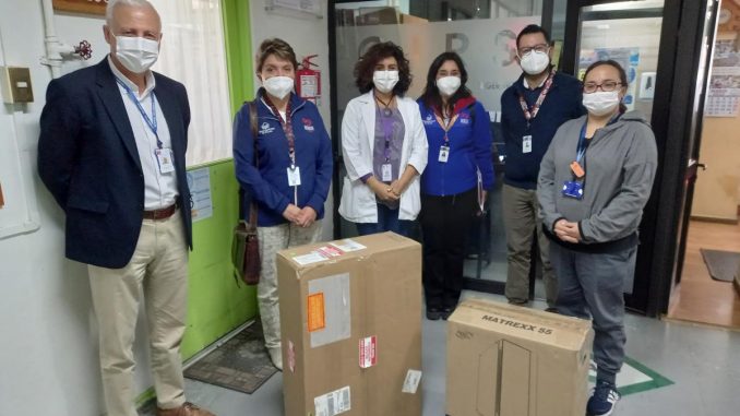 Entrega de equipos de imagenología mamaria