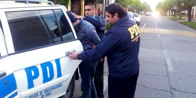pdi-de-angol-detuvo-a-sujeto-armado-que-vendia-droga-en-la-via-publica-7388-20220317161008-pdi-brisexme