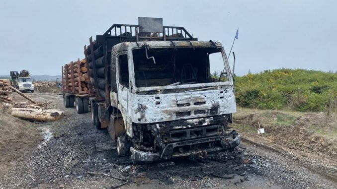 dos-camiones-destruidos-ataque-incendiario-cholchol-1200x675
