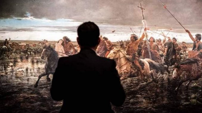 el-presidente-gabriel-boric-admira-la-vuelta-del-malon-en-el-museo-de-bellas-artes-argentino-boric-mapuche
