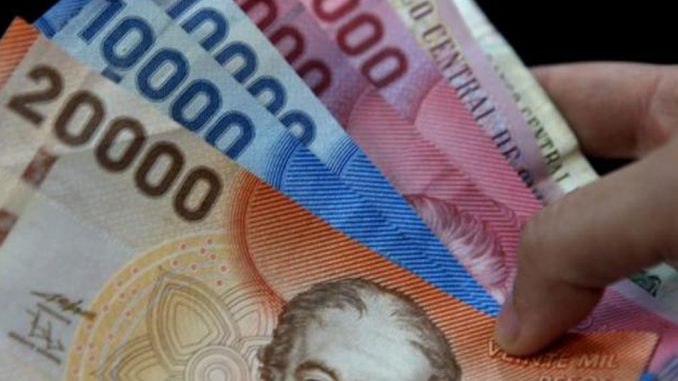gobierno-de-boric-fija-el-sueldo-minimo-de-400-mil-pesos-desde-el-proximo-agosto-billete-chileno