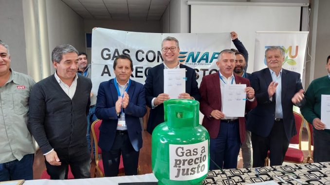 la-asociacion-por-el-gas-a-un-precio-justo-firmo-acuerdo-en-la-araucania-gas-a-precio-justo