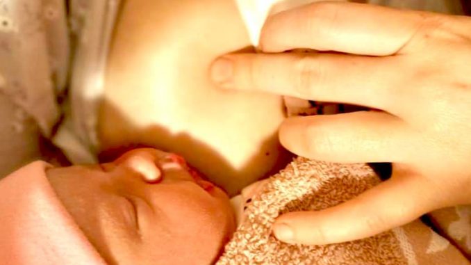 hija-de-diputado-ojeda-nacio-en-el-bano-de-su-casa-y-su-esposa-sola-corto-el-cordon-umbilical-guagua-mauricio