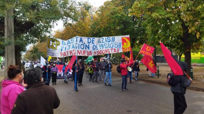 los-trabajadores-de-temuco-celebraron-su-dia-con-una-multitudinaria-marcha-primero-de-mayo