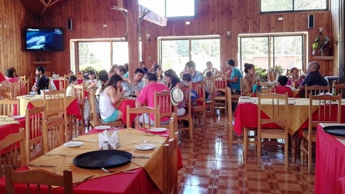 restaurant playa caburgua - copia