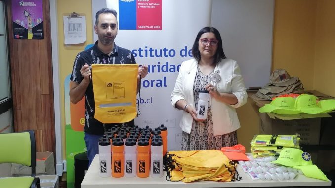 foto 1 entrega mat. colegio de periodistas