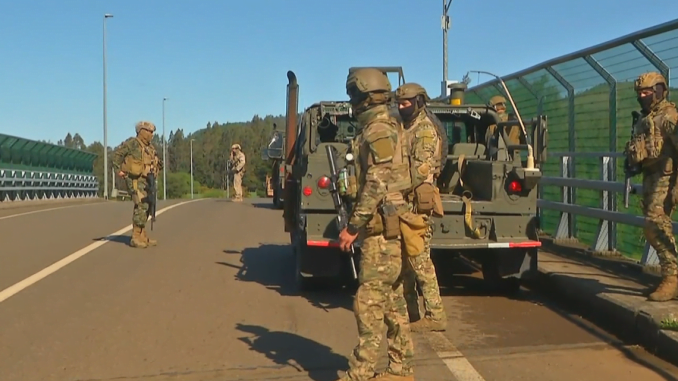 Estado-de-Excepcion_-Militares-se-desplegaron-por-rutas-de-ercilla-y-Victoria-en-la-region-de-la-Araucania