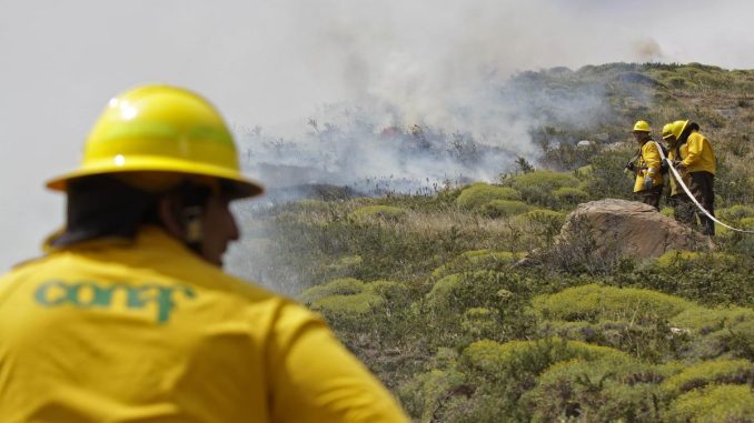 CONAF_combate_incendio_de_Valparaíso_02