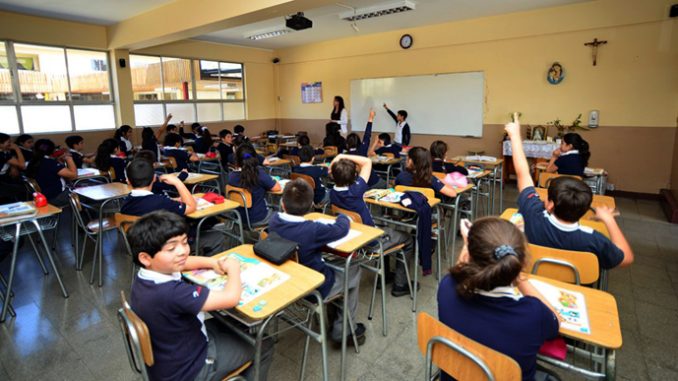 estudiantes-sala-de-clases