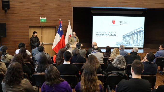FOTO lanzamiento carrera de medicina 1