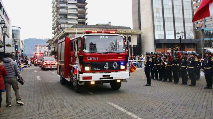 carro-de-los-anos-80-todavia-en-servicio-en-Temuco-scaled