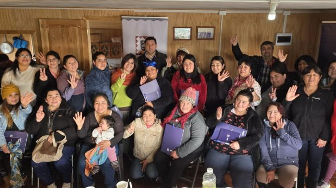 Gobierno de La Araucanía comparte avances de la Política Pública Regional de Fomento Productivo con mujeres de la pesca artesanal