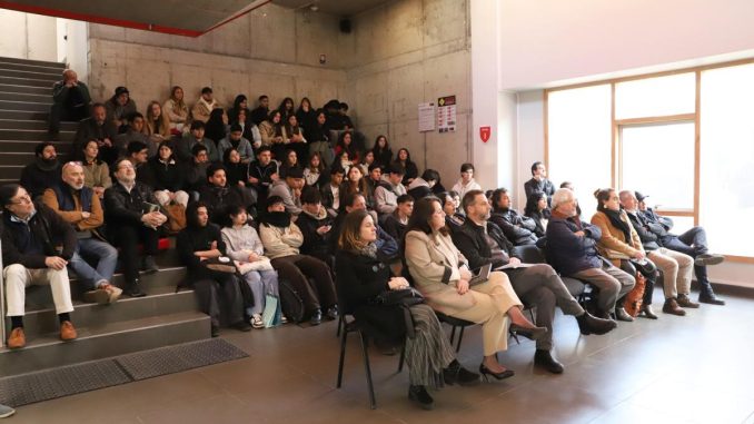 FOTO charla magistral arquitecto chileno 2
