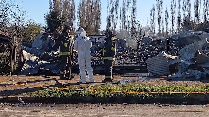 Cinco de las 16 víctimas del incendio en hogar de ancianos de Pitrufquén siguen sin ser identificadas